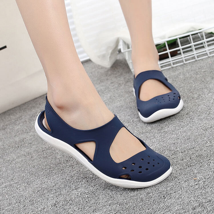 2020 New Korean Fashion Women's Shoes, Croc Sandals, All-match Non-slip Soft Bottom Baotou Beach Hole Shoes